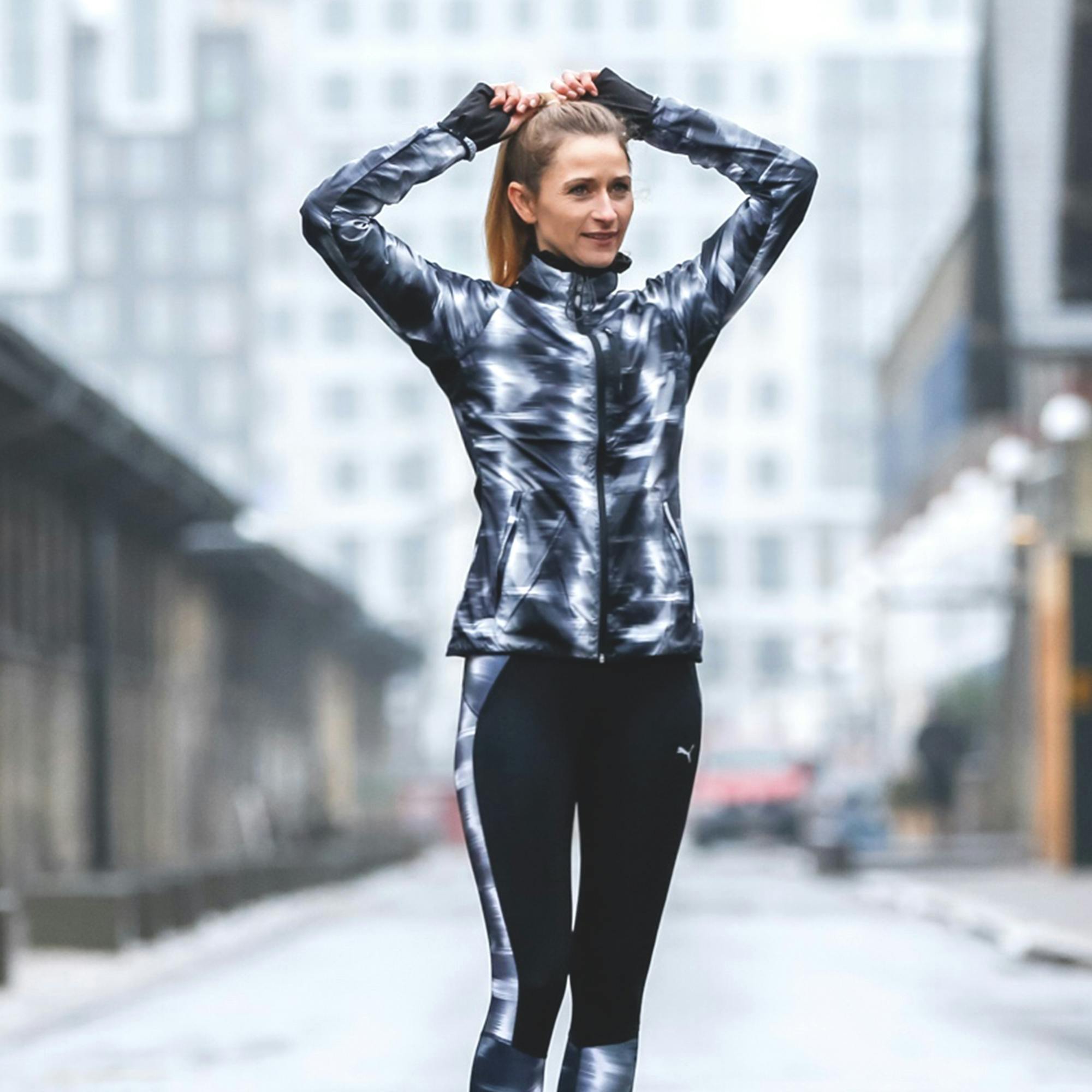 Løpecoach Julie Carl anbefaler å styrke muskulaturen rundt knærne Julie Carl løpecoach